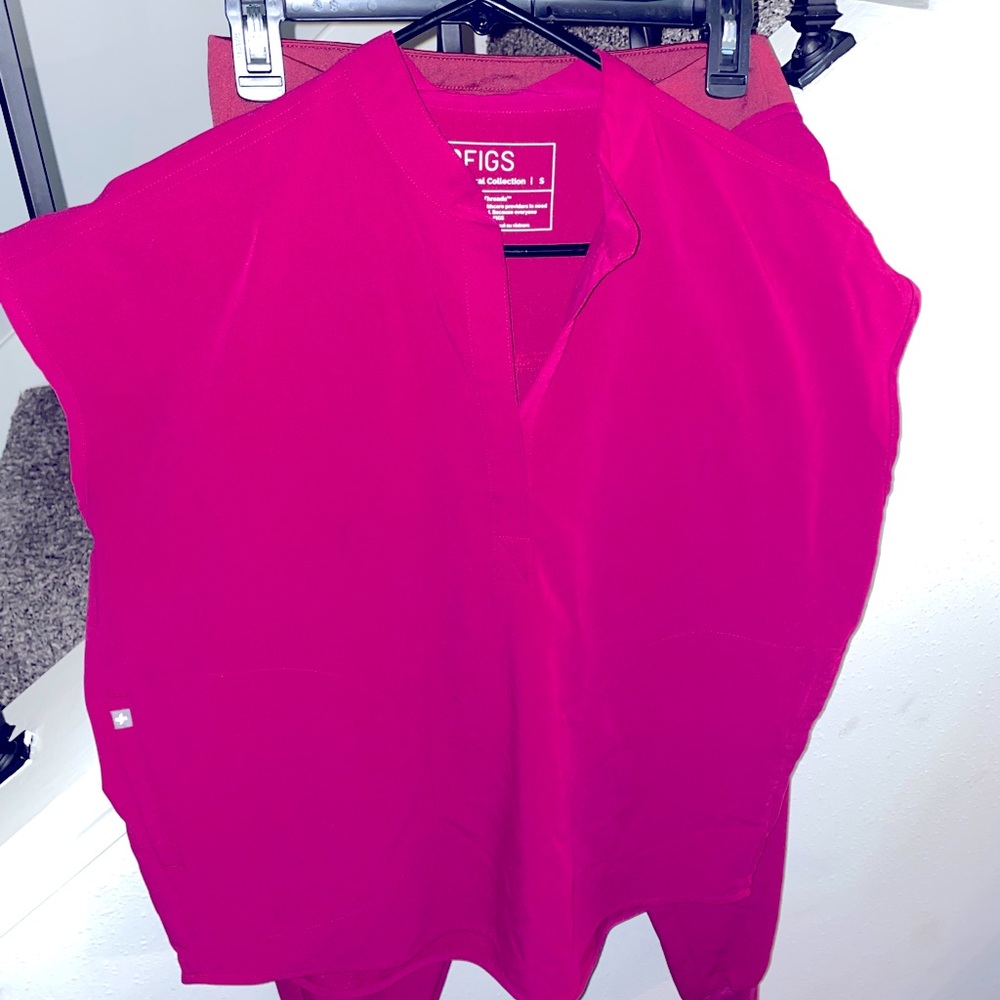 Dark Magenta Rafaela Oversized Top
Dark Magenta Zamora Petite Jogger Scrub Pants